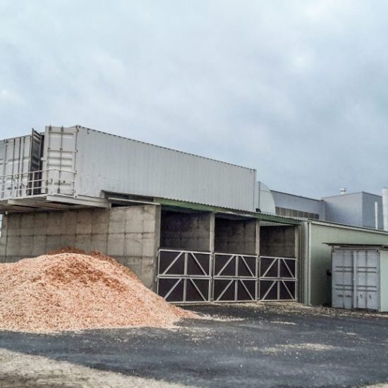 Biomasas koģenerācijas stacija (CHP) ar padeves konveijeriem, cauruļvadiem un katlu sistēmu no Green Energy Systems