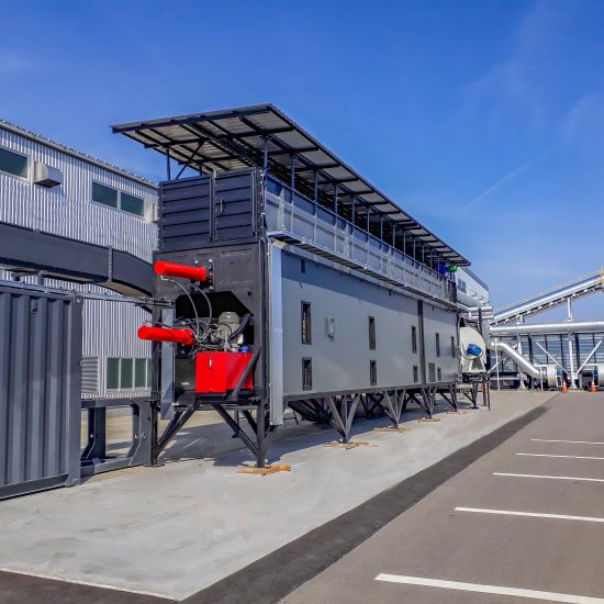 Green Energy Systems biomasas kalte ar kustīgo grīdu, karstā gaisa ģeneratoru un konveijeru sistēmu efektīvai žāvēšanai