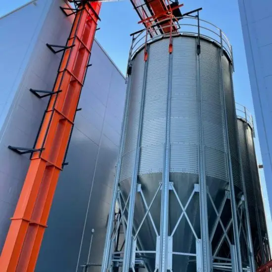 High-capacity 50–300 m³ thermal accumulation tanks with pipework and installation – Green Energy Systems